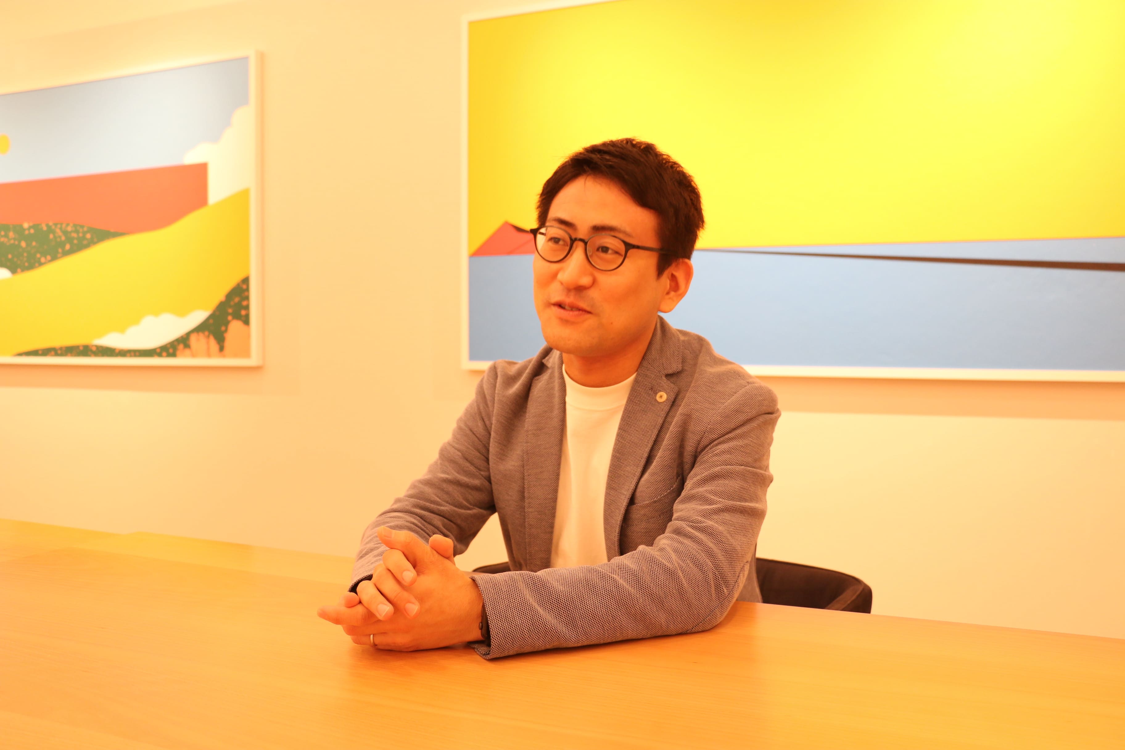 インタビュー中の清水貴裕の写真2