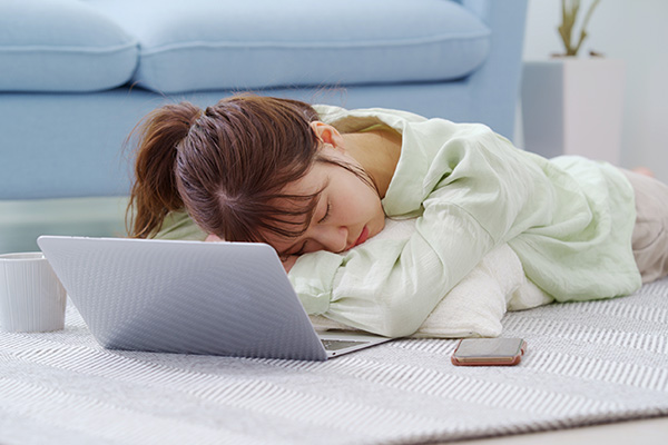 テレワーク中の従業員はサボらないのか？